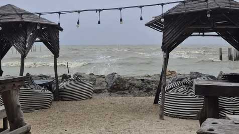 Minute Beach Cafe