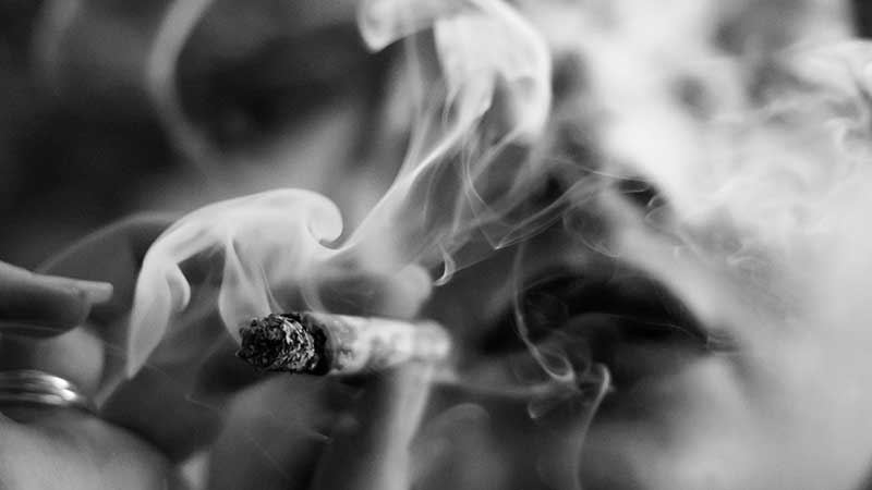 Cannabis richtig rauchen: Ein einfacher und umfassender Leitfaden