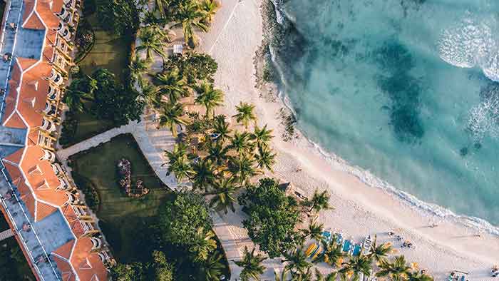 All-Inclusive-Resort in der Karibik mit Meerblick