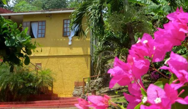La Familia Guest House and Natural Farm
